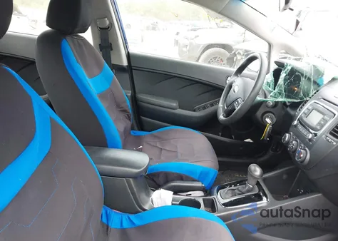 2018 Kia Forte Lx z USA, uszkodzony, nr VIN 3KPFK4A77JE254806